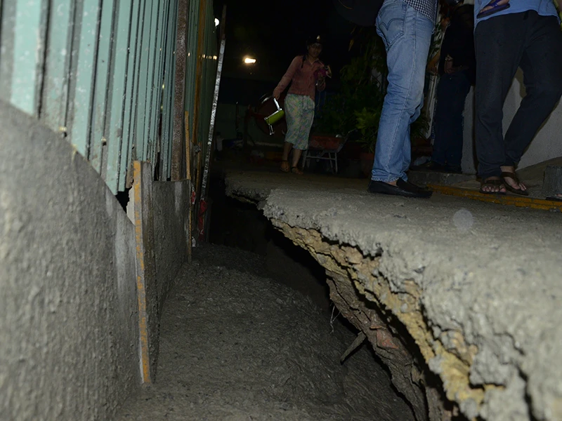 Công trình xây dựng cạnh chung cư 189B Cống Quỳnh bị sụt lún ở trung tâm Sài Gòn khiến người dân bất an